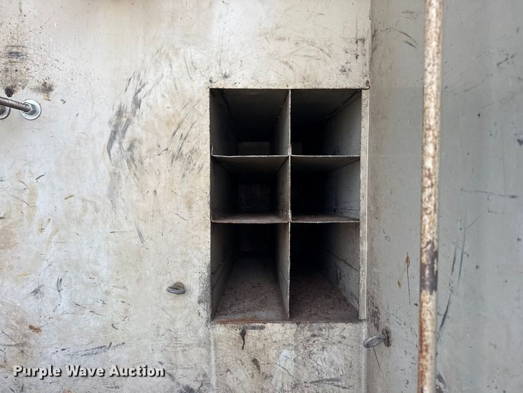 image for item EG1877 2009 International 7400 crane truck