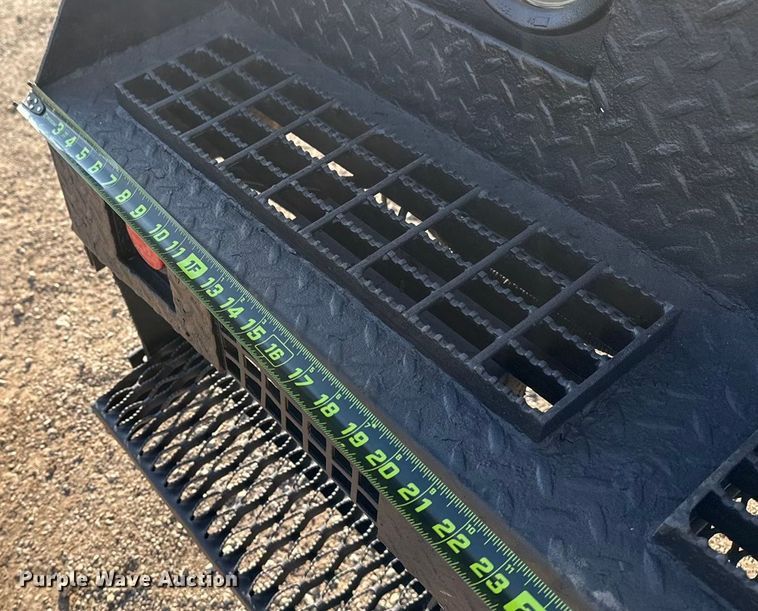 image for item EG1877 2009 International 7400 crane truck