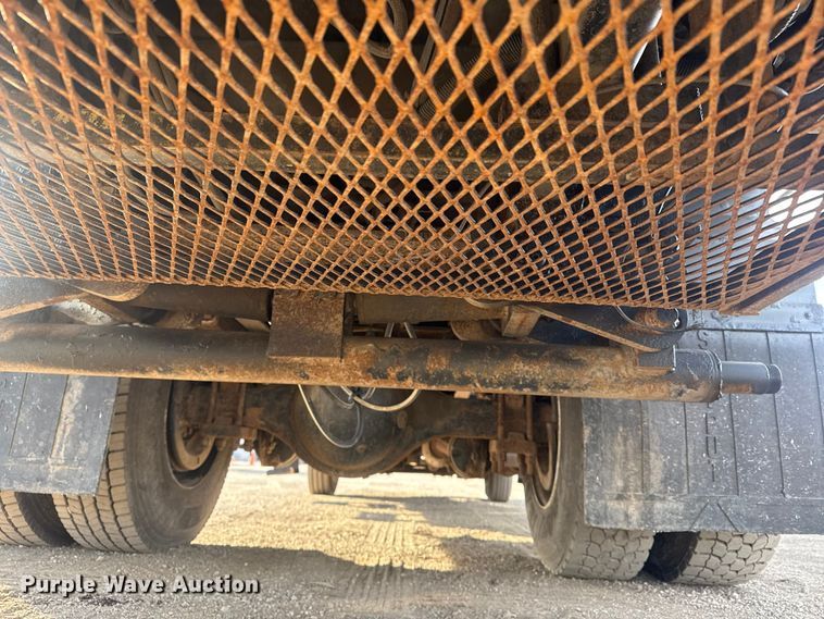 image for item EG1877 2009 International 7400 crane truck