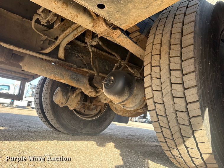 image for item EG1877 2009 International 7400 crane truck