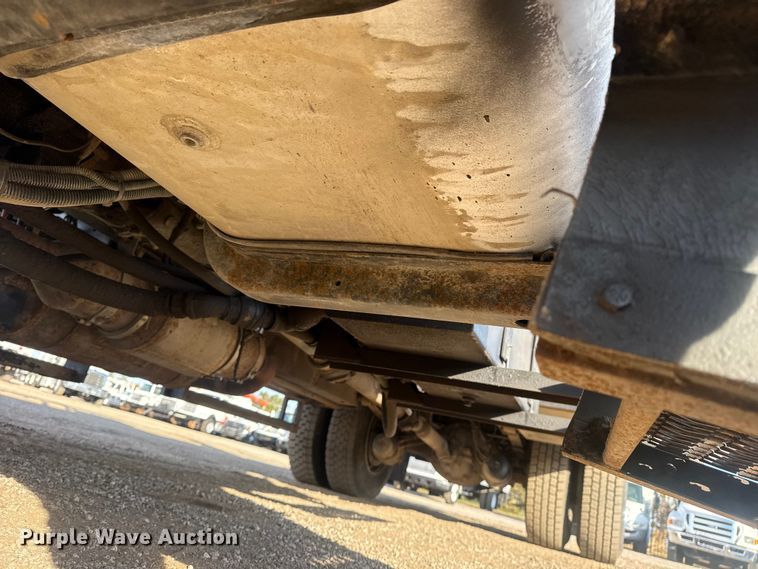 image for item EG1877 2009 International 7400 crane truck