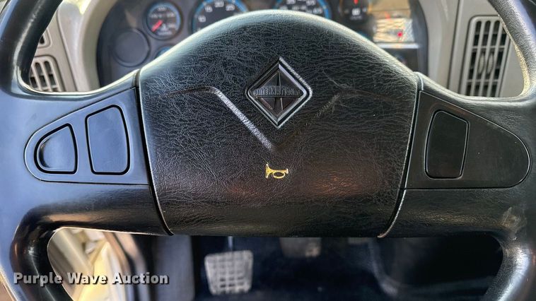 image for item EG1877 2009 International 7400 crane truck