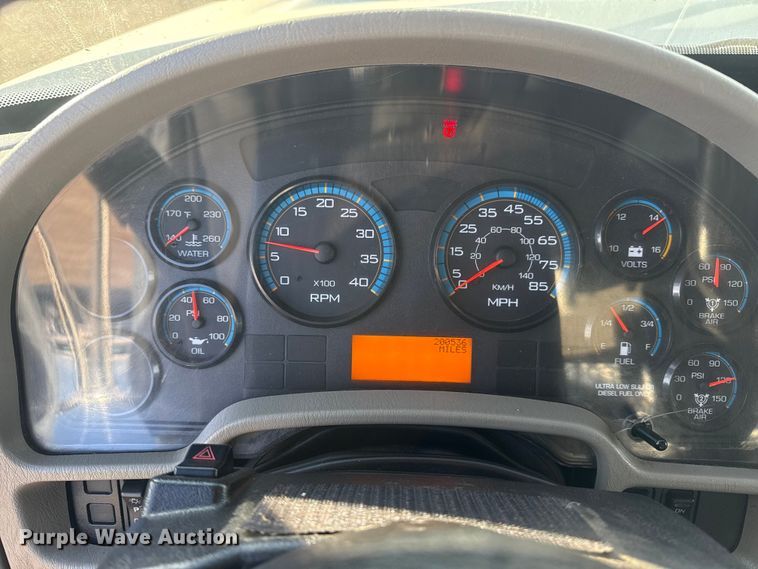 image for item EG1877 2009 International 7400 crane truck