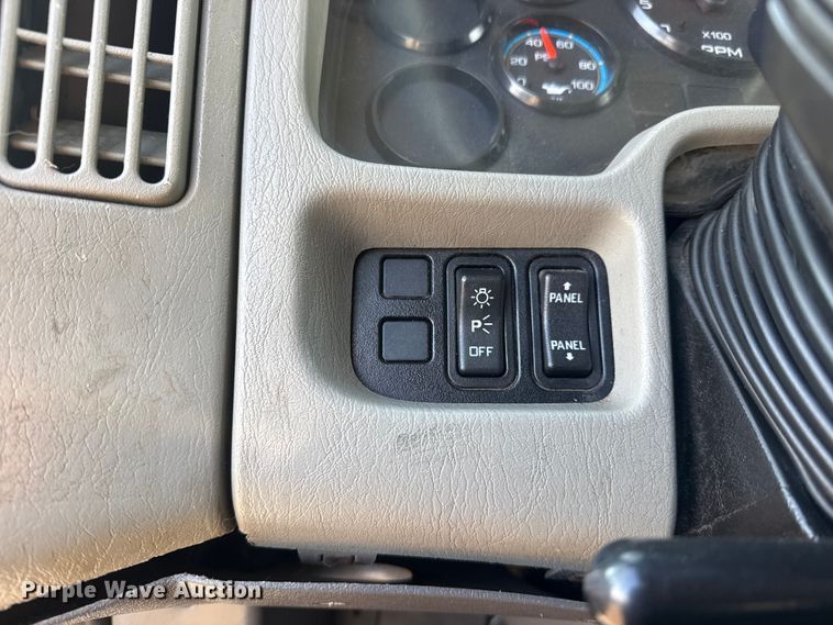 image for item EG1877 2009 International 7400 crane truck