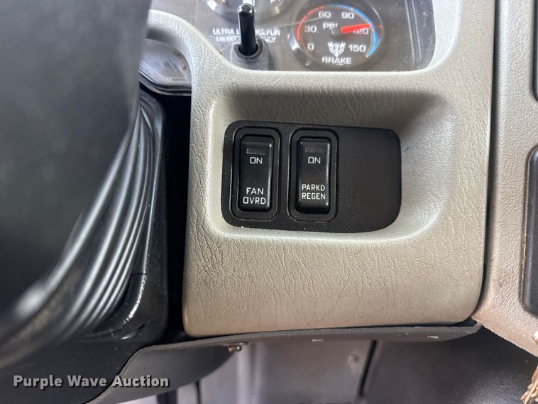 image for item EG1877 2009 International 7400 crane truck