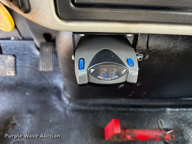 image for item EG1877 2009 International 7400 crane truck