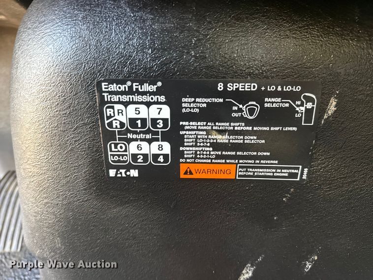 image for item EG1877 2009 International 7400 crane truck