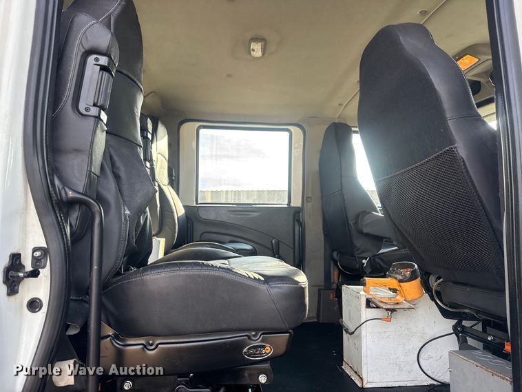 image for item EG1877 2009 International 7400 crane truck