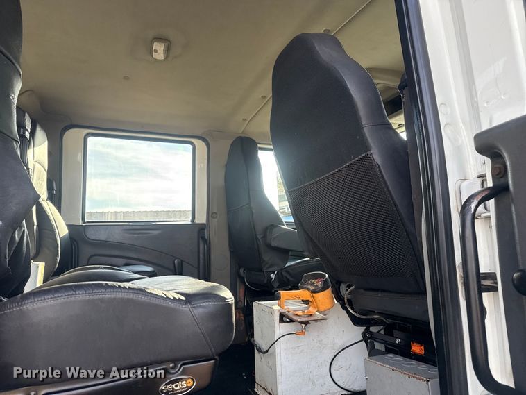 image for item EG1877 2009 International 7400 crane truck