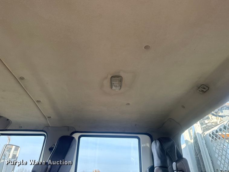 image for item EG1877 2009 International 7400 crane truck