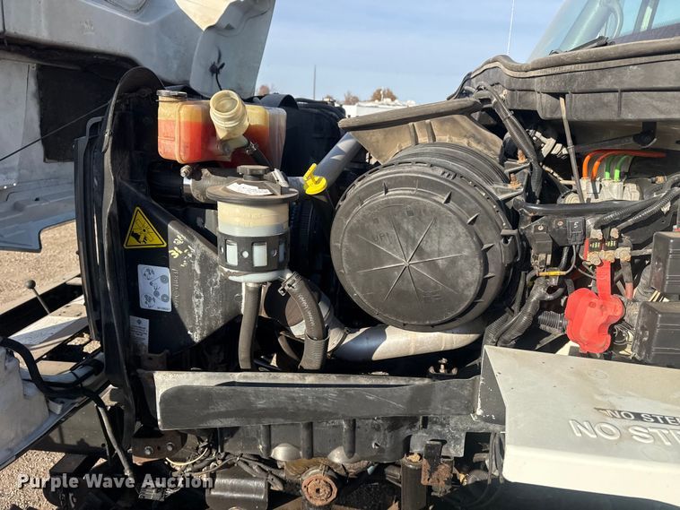 image for item EG1877 2009 International 7400 crane truck