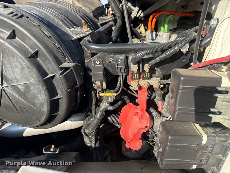 image for item EG1877 2009 International 7400 crane truck