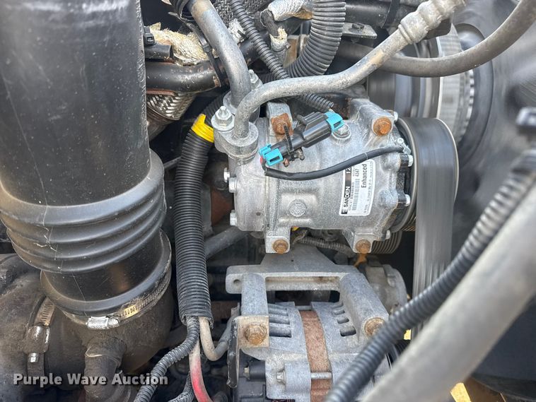 image for item EG1877 2009 International 7400 crane truck