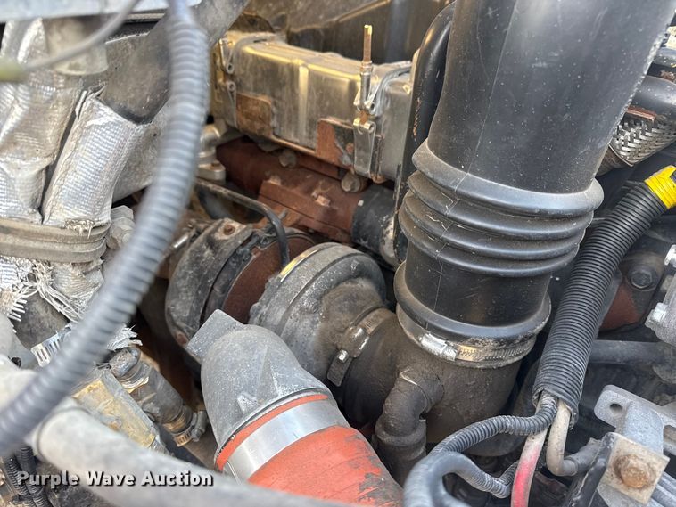 image for item EG1877 2009 International 7400 crane truck