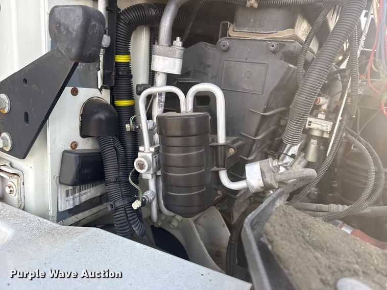 image for item EG1877 2009 International 7400 crane truck