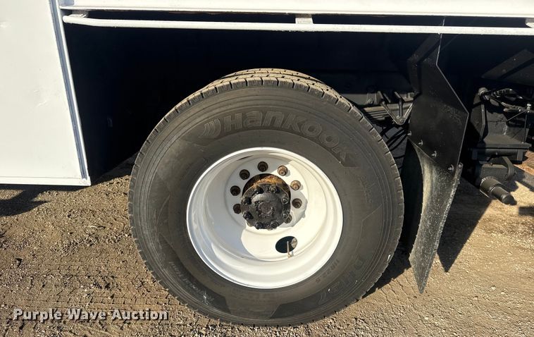 image for item EG1877 2009 International 7400 crane truck