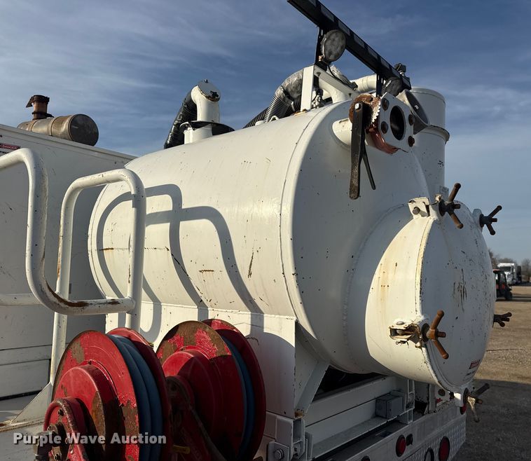 image for item EG1878 2012 Dodge Ram 5500HD vacuum truck