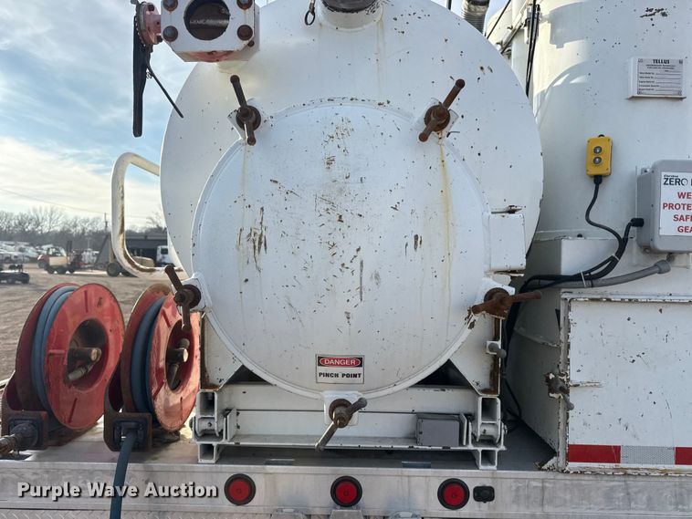 image for item EG1878 2012 Dodge Ram 5500HD vacuum truck