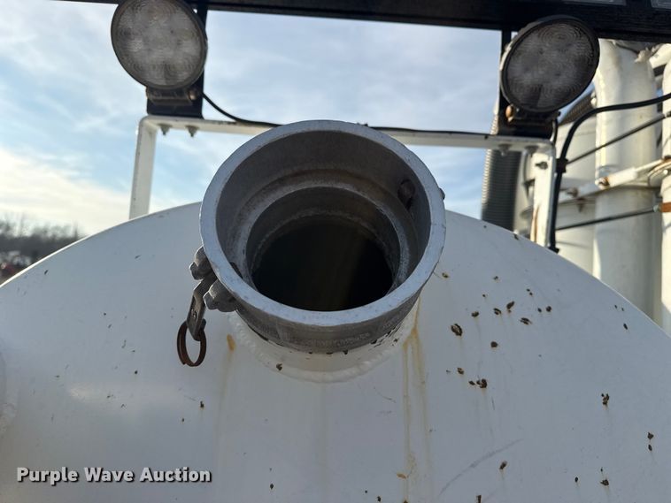 image for item EG1878 2012 Dodge Ram 5500HD vacuum truck