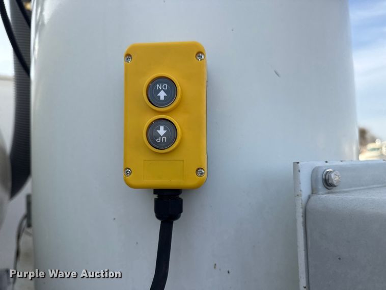 image for item EG1878 2012 Dodge Ram 5500HD vacuum truck