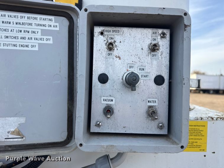 image for item EG1878 2012 Dodge Ram 5500HD vacuum truck