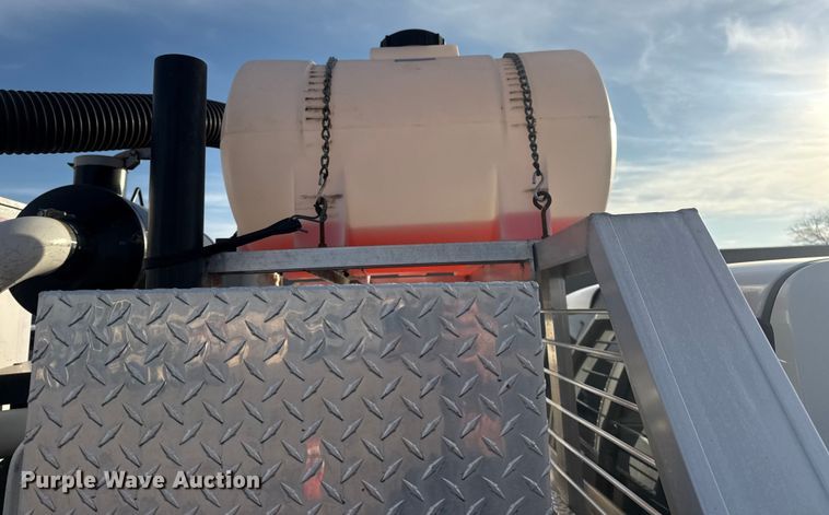 image for item EG1878 2012 Dodge Ram 5500HD vacuum truck