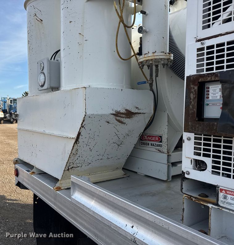 image for item EG1878 2012 Dodge Ram 5500HD vacuum truck