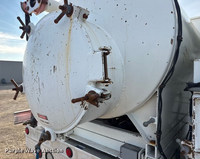 image for item EG1878 2012 Dodge Ram 5500HD vacuum truck