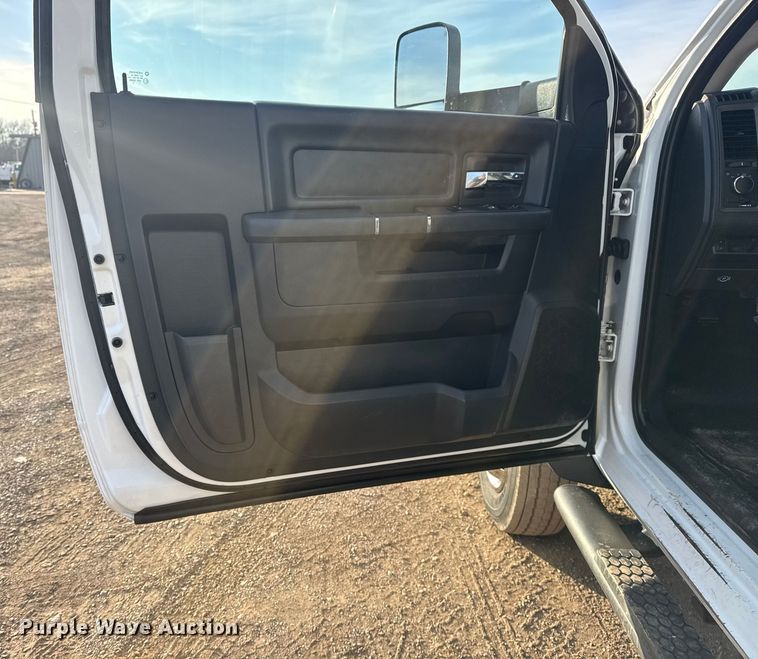 image for item EG1878 2012 Dodge Ram 5500HD vacuum truck