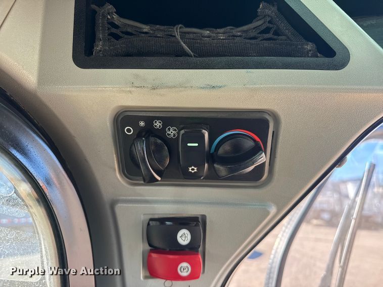 image for item EG1890 2019 Caterpillar 299D2 tracked skid steer loader