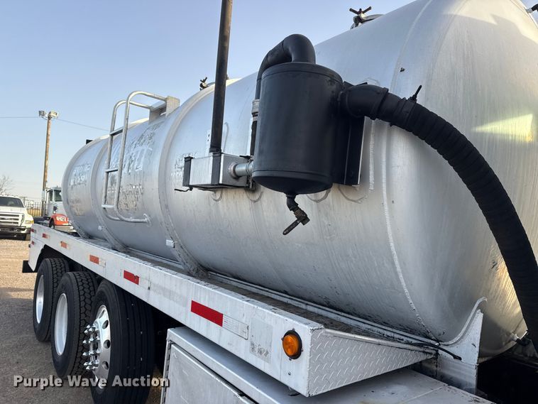 image for item EG1896 2015 Freightliner 114SD vacuum truck