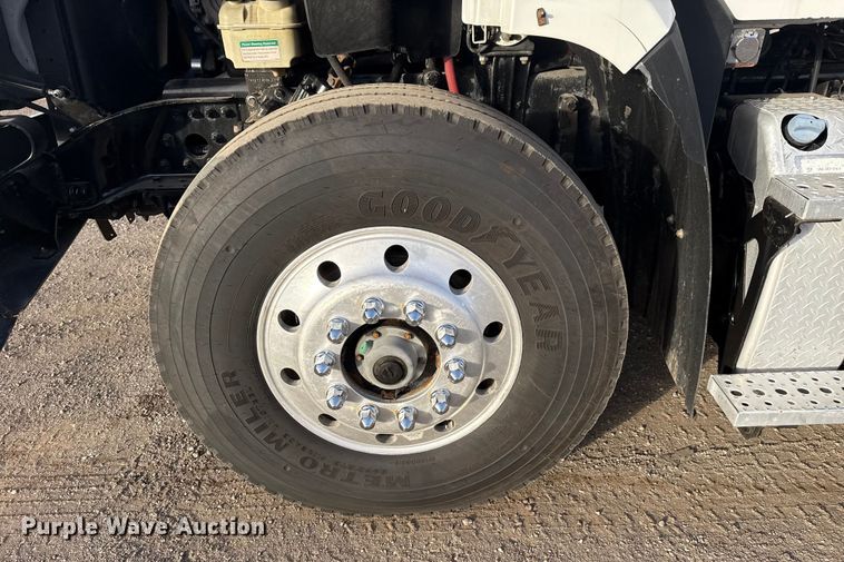 image for item EG1896 2015 Freightliner 114SD vacuum truck