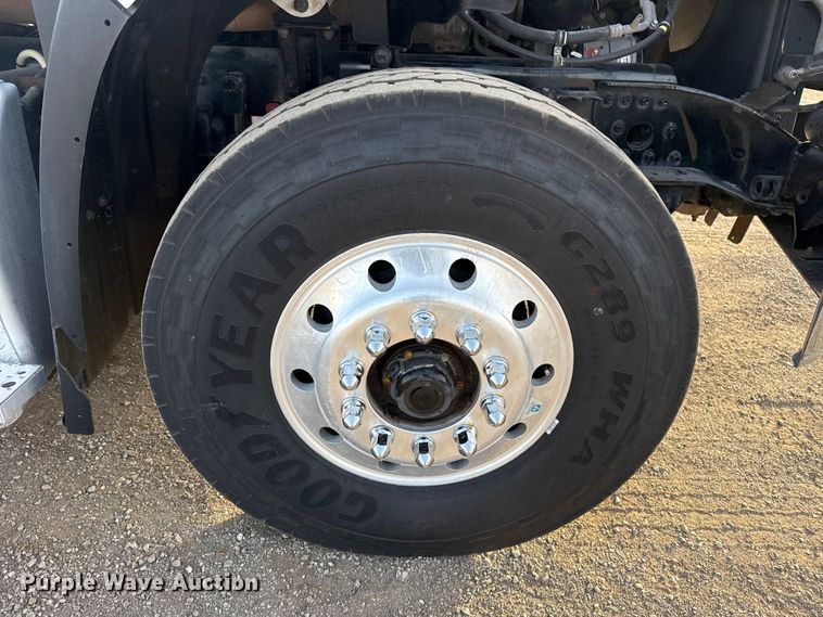 image for item EG1896 2015 Freightliner 114SD vacuum truck