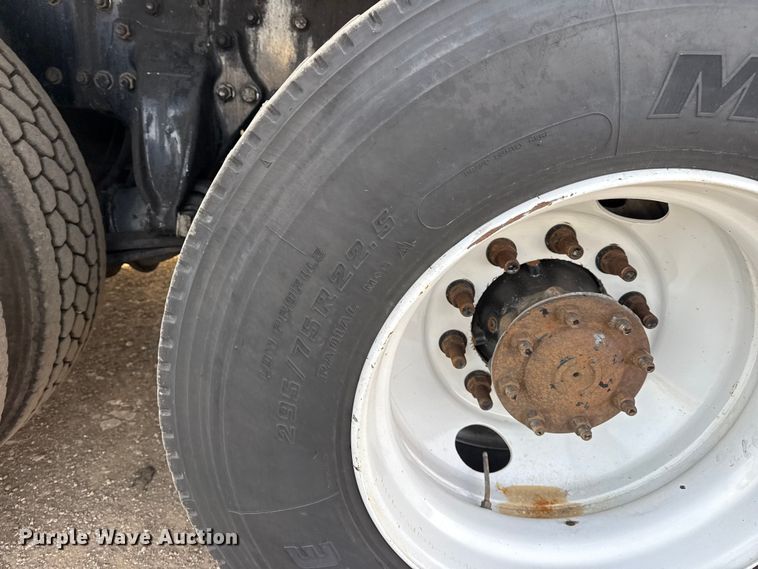 image for item EG1896 2015 Freightliner 114SD vacuum truck