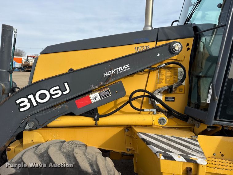 image for item EG1903 2011 John Deere 310SJ backhoe