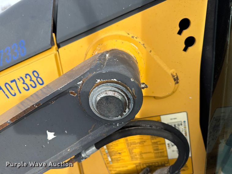 image for item EG1903 2011 John Deere 310SJ backhoe