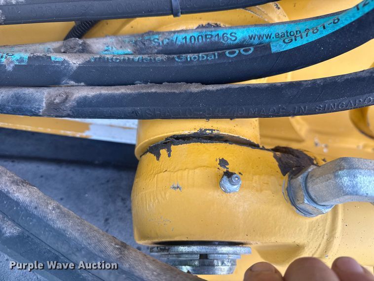 image for item EG1903 2011 John Deere 310SJ backhoe