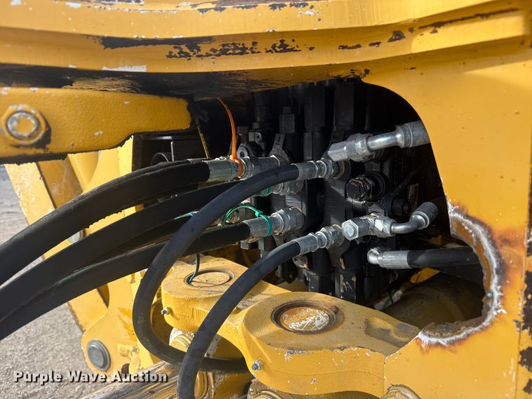 image for item EG1903 2011 John Deere 310SJ backhoe