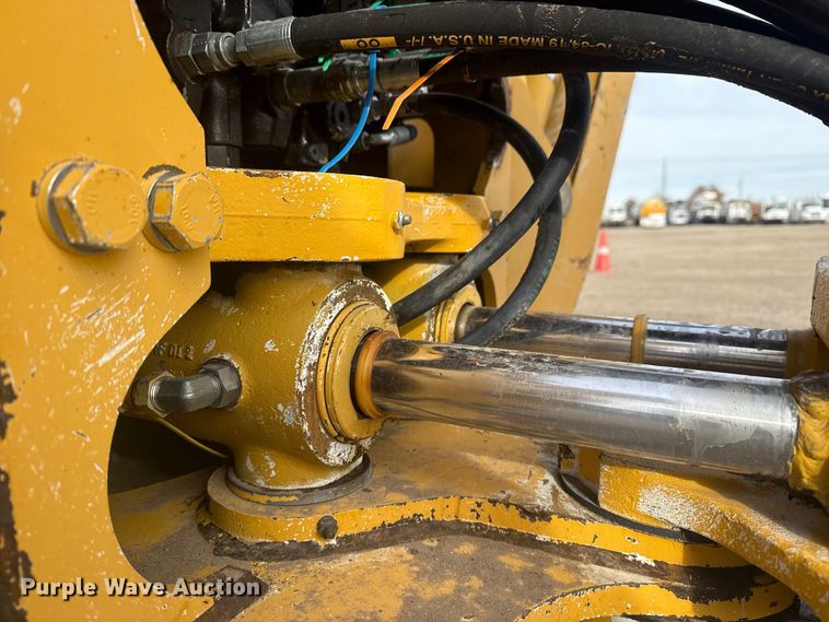 image for item EG1903 2011 John Deere 310SJ backhoe