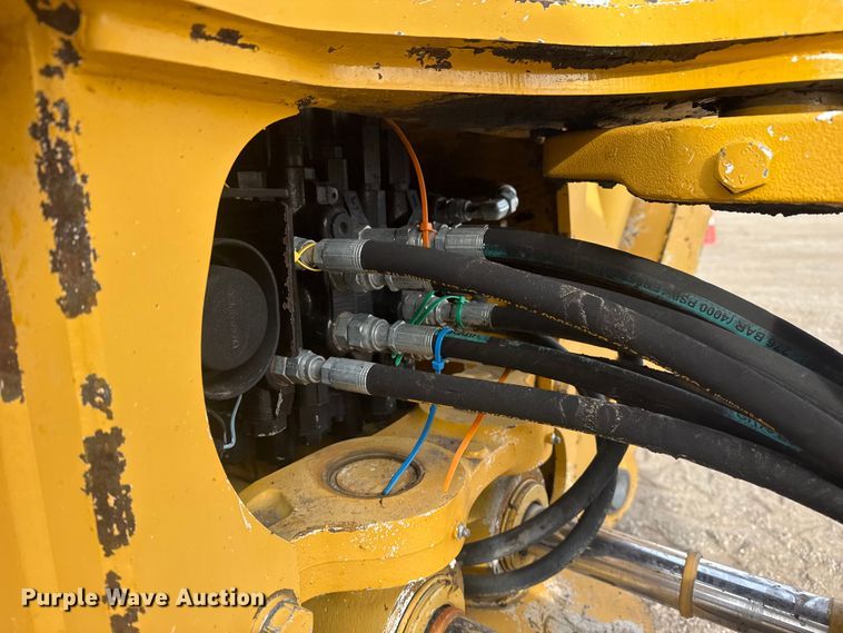 image for item EG1903 2011 John Deere 310SJ backhoe