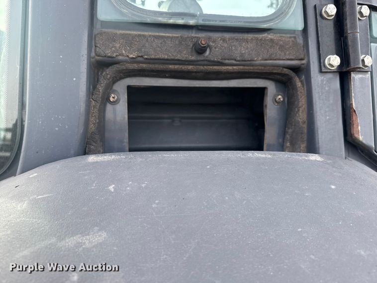 image for item EG1903 2011 John Deere 310SJ backhoe