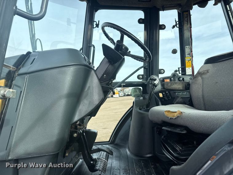 image for item EG1903 2011 John Deere 310SJ backhoe