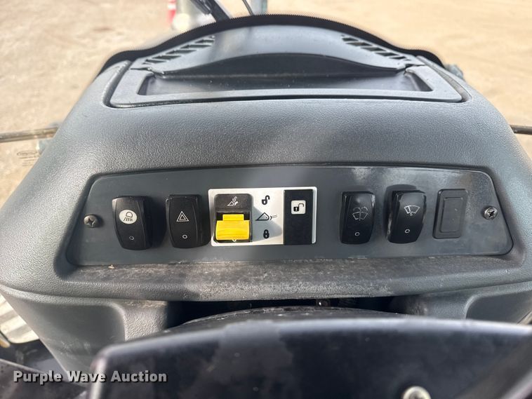 image for item EG1903 2011 John Deere 310SJ backhoe