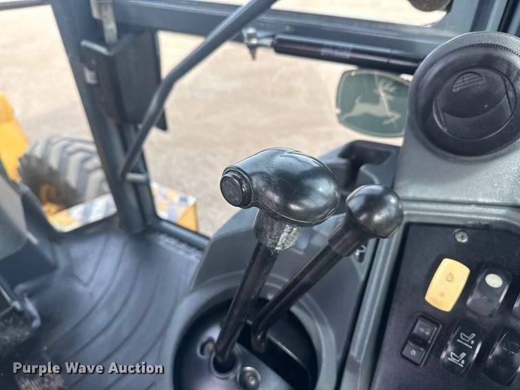 image for item EG1903 2011 John Deere 310SJ backhoe