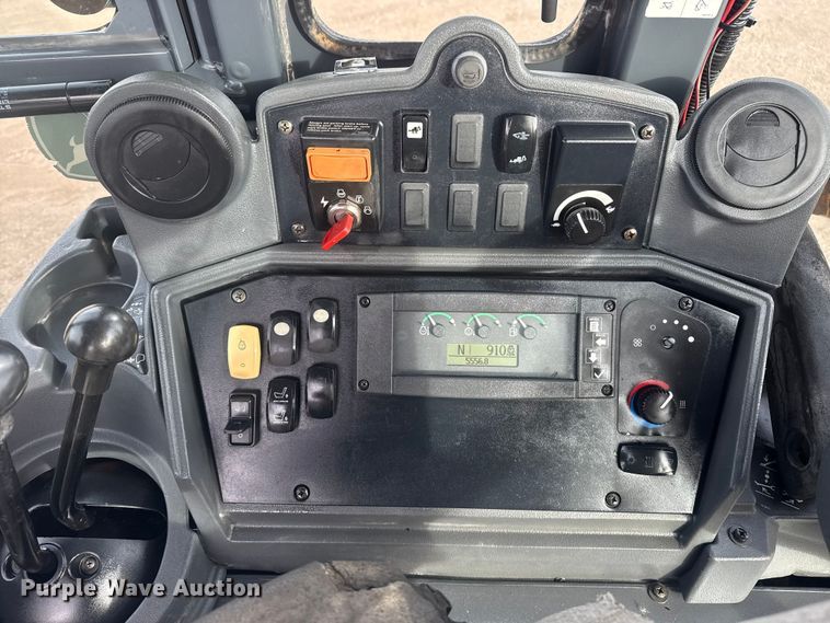 image for item EG1903 2011 John Deere 310SJ backhoe