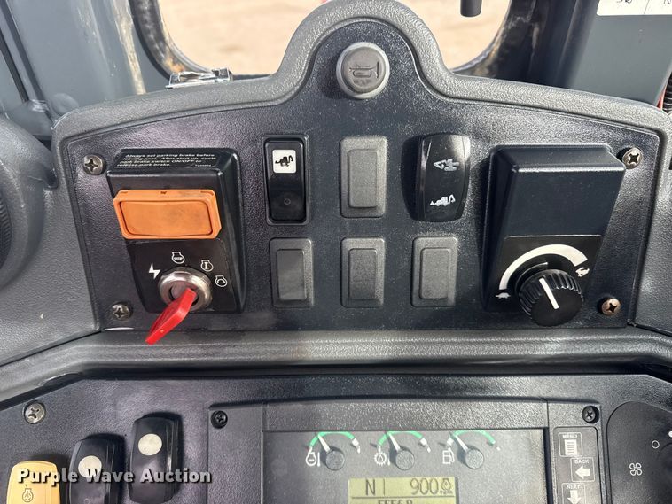 image for item EG1903 2011 John Deere 310SJ backhoe