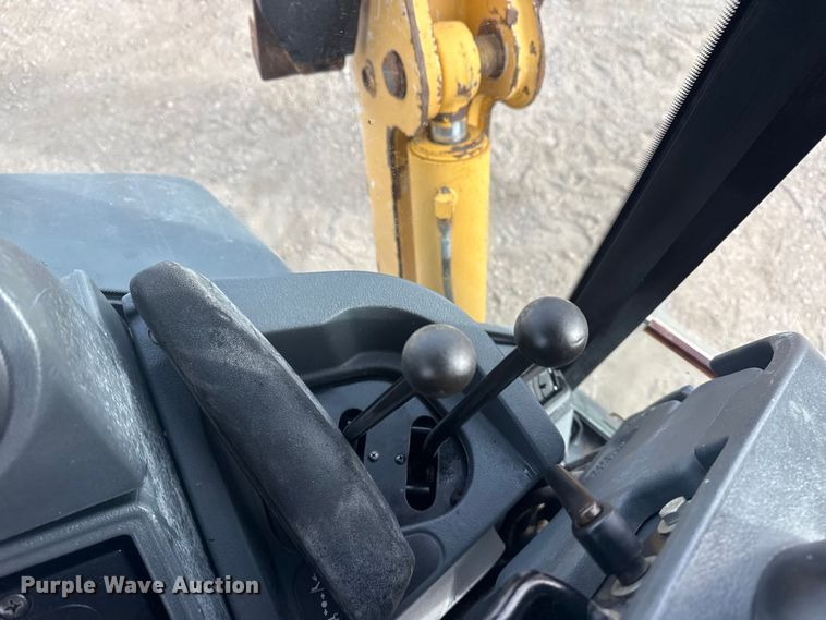 image for item EG1903 2011 John Deere 310SJ backhoe