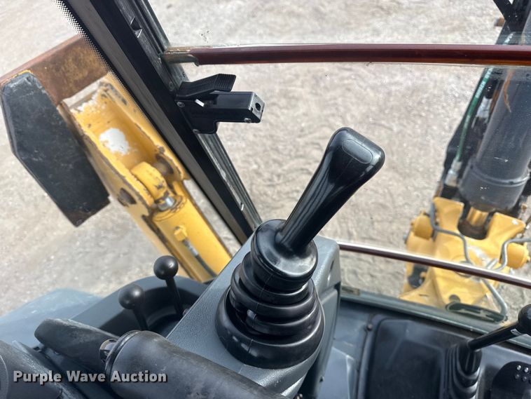 image for item EG1903 2011 John Deere 310SJ backhoe