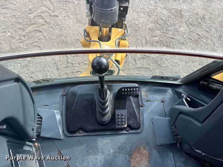 image for item EG1903 2011 John Deere 310SJ backhoe