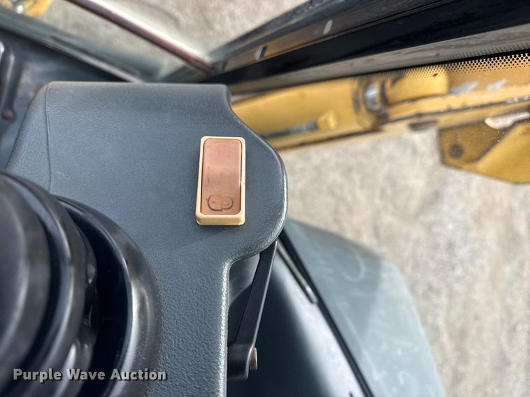 image for item EG1903 2011 John Deere 310SJ backhoe